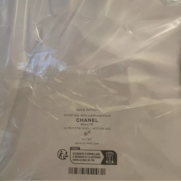 Chanel La Collection Red and White Stationery Set - Picture 6 of 6